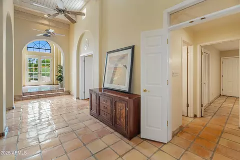 Entry Way - 560 W Montebello Ave, Phoenix, AZ 85013 photo 1 of 2