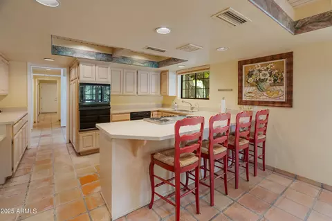 Kitchen - 560 W Montebello Ave, Phoenix, AZ 85013 photo 2 of 2