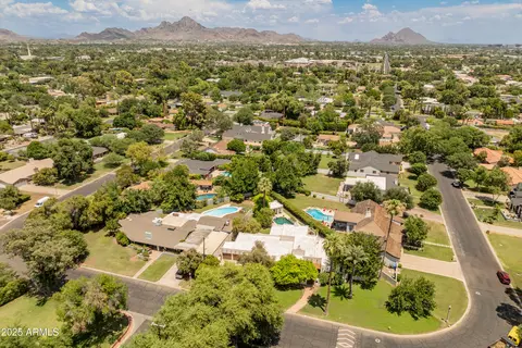 View/Area - 560 W Montebello Ave, Phoenix, AZ 85013 photo 3 of 5
