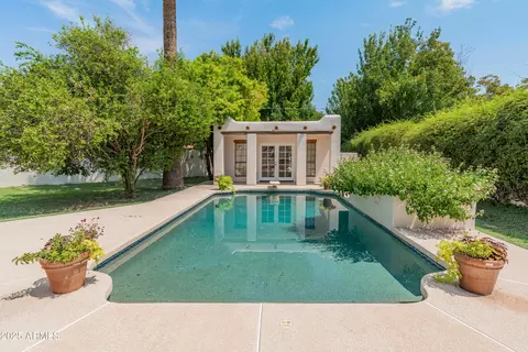 Exterior - 560 W Montebello Ave, Phoenix, AZ 85013 photo 3 of 9
