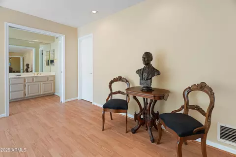 Entry Way - 560 W Montebello Ave, Phoenix, AZ 85013 photo 2 of 2