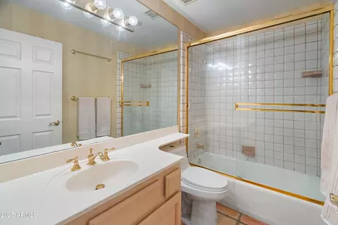 Bath - 560 W Montebello Ave, Phoenix, AZ 85013 photo 4 of 6