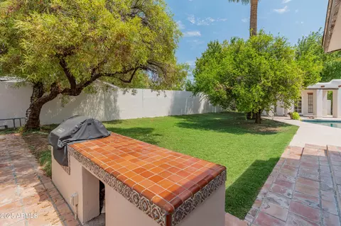 Exterior - 560 W Montebello Ave, Phoenix, AZ 85013 photo 8 of 9
