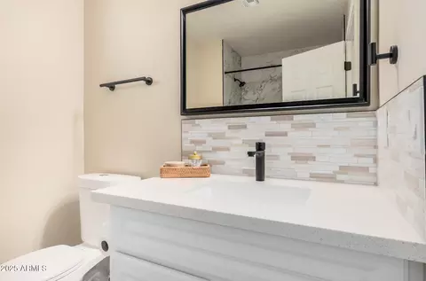 Bath - 2236 W Thomas Rd, Phoenix, AZ 85015 photo 2 of 3