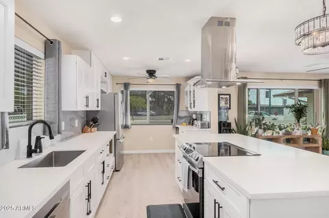 Kitchen - 2236 W Thomas Rd, Phoenix, AZ 85015 photo 2 of 3