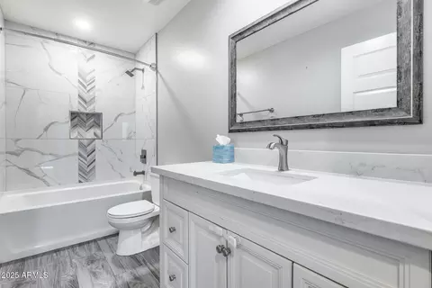 Bath - 1809 E Ronald Rd, Phoenix, AZ 85022 photo 3 of 3