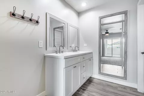 Bath - 1809 E Ronald Rd, Phoenix, AZ 85022 photo 1 of 3