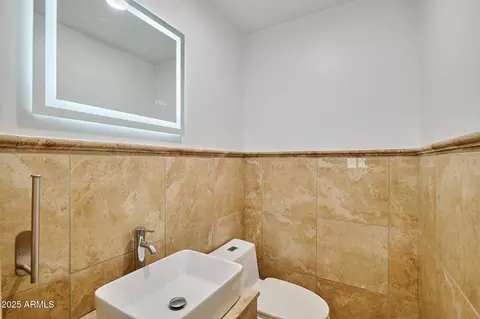 Bath - 3737 E Turney Ave #207, Phoenix, AZ 85018 photo 1 of 1