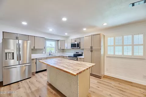 Kitchen - 3737 E Turney Ave #207, Phoenix, AZ 85018 photo 1 of 2