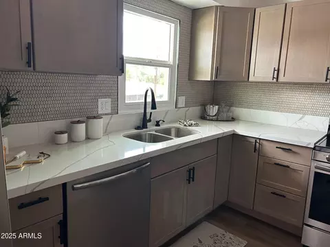 Kitchen - 3737 E Turney Ave #207, Phoenix, AZ 85018 photo 2 of 2