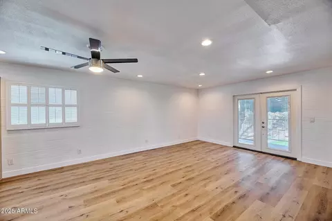 Living - 3737 E Turney Ave #207, Phoenix, AZ 85018 photo 4 of 4