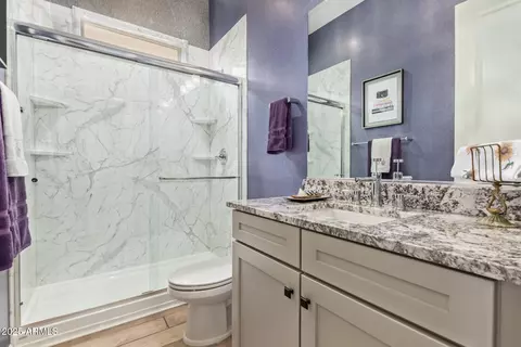 Bath - 6608 E Libby St, Phoenix, AZ 85054 photo 5 of 5