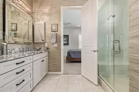 Bath - 6608 E Libby St, Phoenix, AZ 85054 photo 3 of 5