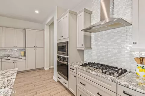 Kitchen - 6608 E Libby St, Phoenix, AZ 85054 photo 4 of 4
