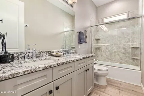 Bath - 6608 E Libby St, Phoenix, AZ 85054 photo 4 of 5