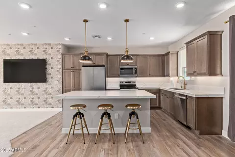 2121 W Sonoran Desert Dr W #107, Phoenix, AZ 85085