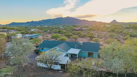 45216 N 10th St, New River, AZ 85087