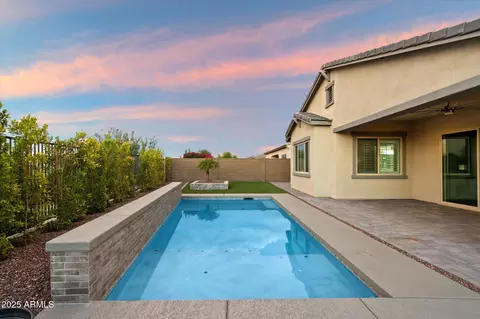 Exterior - 3014 E Desert Ln, Phoenix, AZ 85042 photo 7 of 13