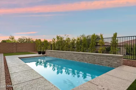 Exterior - 3014 E Desert Ln, Phoenix, AZ 85042 photo 8 of 13