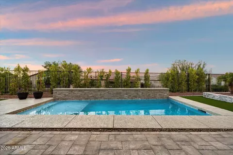 Exterior - 3014 E Desert Ln, Phoenix, AZ 85042 photo 5 of 13