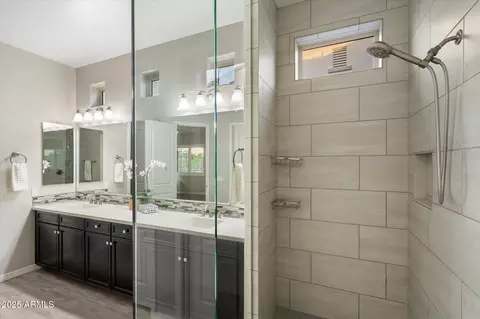 Bath - 3014 E Desert Ln, Phoenix, AZ 85042 photo 2 of 4