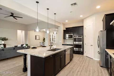 Kitchen - 3014 E Desert Ln, Phoenix, AZ 85042 photo 4 of 5