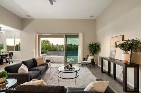 Living - 3014 E Desert Ln, Phoenix, AZ 85042 photo 2 of 5