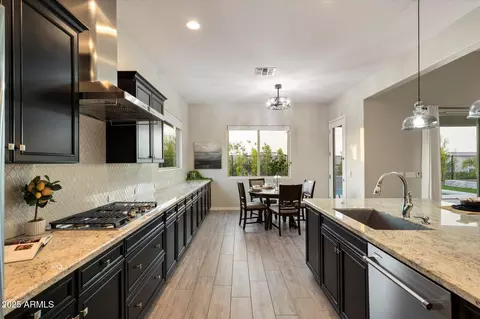 Kitchen - 3014 E Desert Ln, Phoenix, AZ 85042 photo 3 of 5