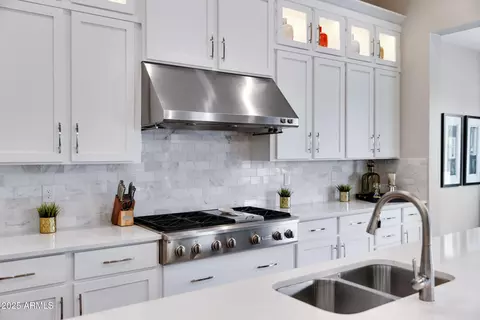 Kitchen - 10420 E Trillium Ave, Mesa, AZ 85212 photo 7 of 8