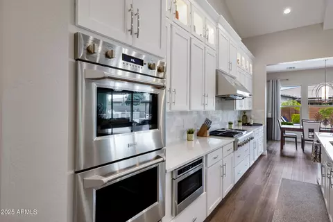 Kitchen - 10420 E Trillium Ave, Mesa, AZ 85212 photo 5 of 8
