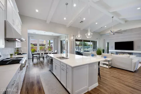 Kitchen - 10420 E Trillium Ave, Mesa, AZ 85212 photo 6 of 8