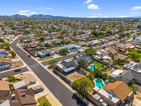 1368 E Wickieup Ln, Phoenix, AZ 85024 photo 69