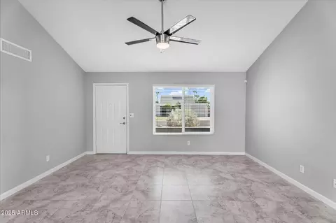 1368 E Wickieup Ln, Phoenix, AZ 85024 photo 4