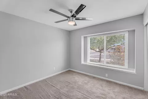 1368 E Wickieup Ln, Phoenix, AZ 85024 photo 14