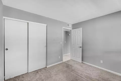 1368 E Wickieup Ln, Phoenix, AZ 85024 photo 10