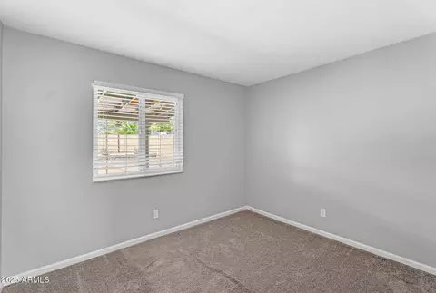 1368 E Wickieup Ln, Phoenix, AZ 85024 photo 11