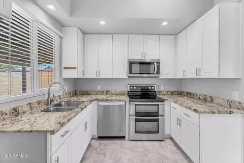 1368 E Wickieup Ln, Phoenix, AZ 85024 photo 5