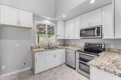 1368 E Wickieup Ln, Phoenix, AZ 85024 photo 33