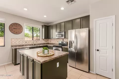4152 E Woodside Ct, Gilbert, AZ 85297 photo 9