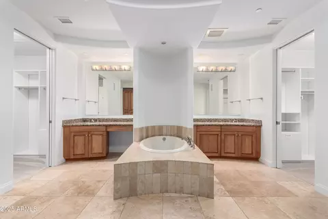 Bath - 8 Biltmore Est #202, Phoenix, AZ 85016 photo 2 of 3
