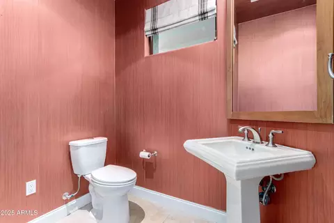 Bath - 8 Biltmore Est #202, Phoenix, AZ 85016 photo 1 of 3