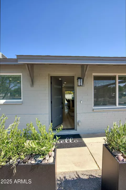Exterior - 1002 E Butler Dr, Phoenix, AZ 85020 photo 2 of 8