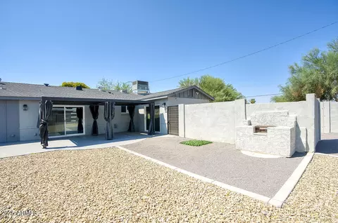 Exterior - 1002 E Butler Dr, Phoenix, AZ 85020 photo 5 of 8
