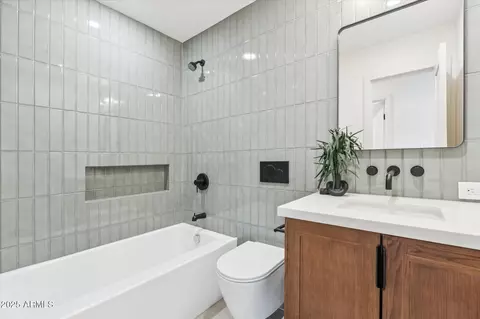 Bath - 2423 E Flower St, Phoenix, AZ 85016 photo 2 of 2