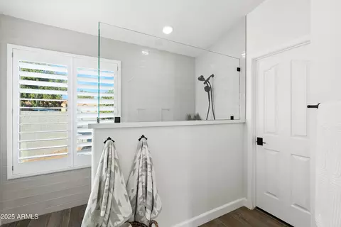 Bath - 508 E Page Ave, Gilbert, AZ 85234 photo 4 of 5