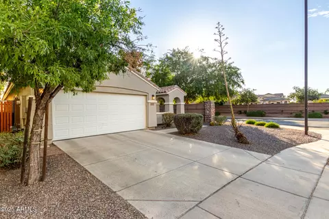 Exterior - 2937 E Aris Dr, Gilbert, AZ 85298 photo 1 of 10