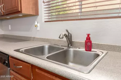 Kitchen - 2937 E Aris Dr, Gilbert, AZ 85298 photo 4 of 5