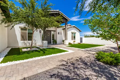 Exterior - 37227 N 11th Ave, Phoenix, AZ 85086 photo 2 of 13