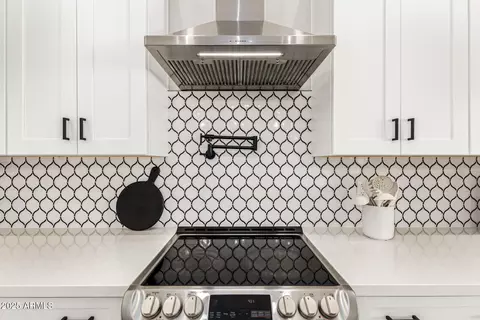Kitchen - 37227 N 11th Ave, Phoenix, AZ 85086 photo 5 of 7
