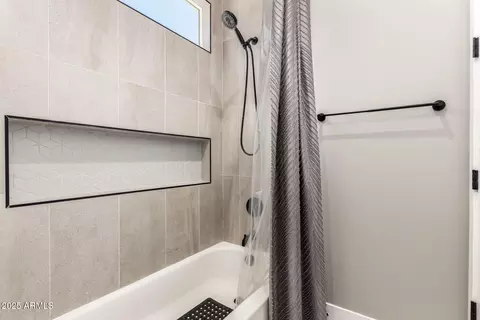 Bath - 37227 N 11th Ave, Phoenix, AZ 85086 photo 6 of 7